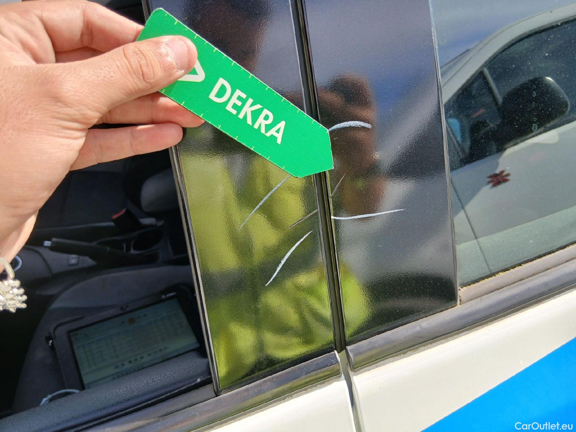  Toyota  Auris TOYOTA  / 2015 / 5P / berlina con portón 1.8 140H Hybrid Business #56