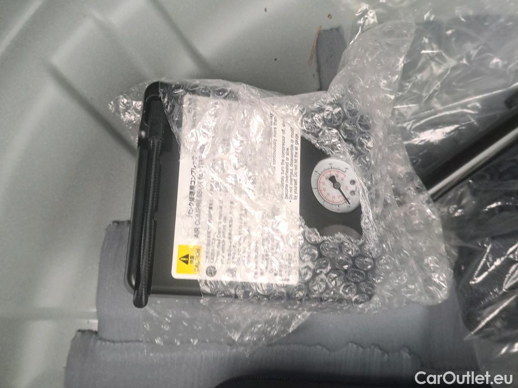  Toyota  C-HR TOYOTA  / 2019 / 5P / todoterreno 1.8 125H Active #2