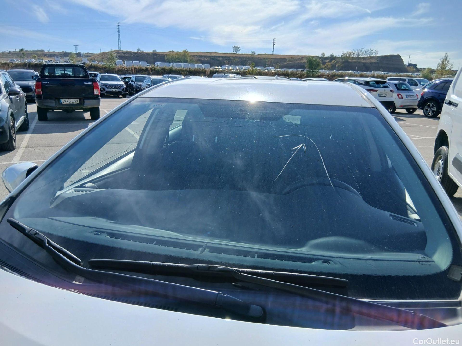  Toyota  Auris TOYOTA  / 2015 / 5P / berlina con portón 1.8 140H Hybrid Business #5