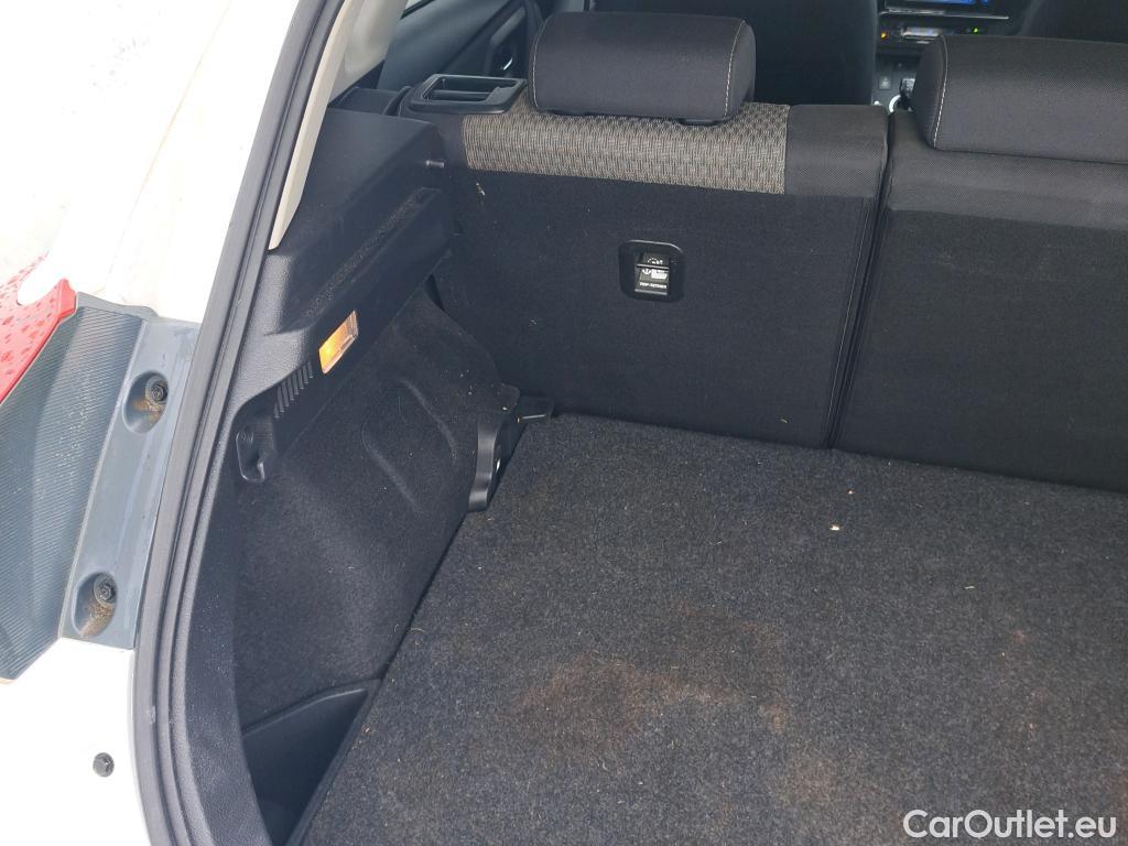  Toyota  Auris TOYOTA  5p 2G berlina con portón 1.8 140H Hybrid Feel! Edition #3