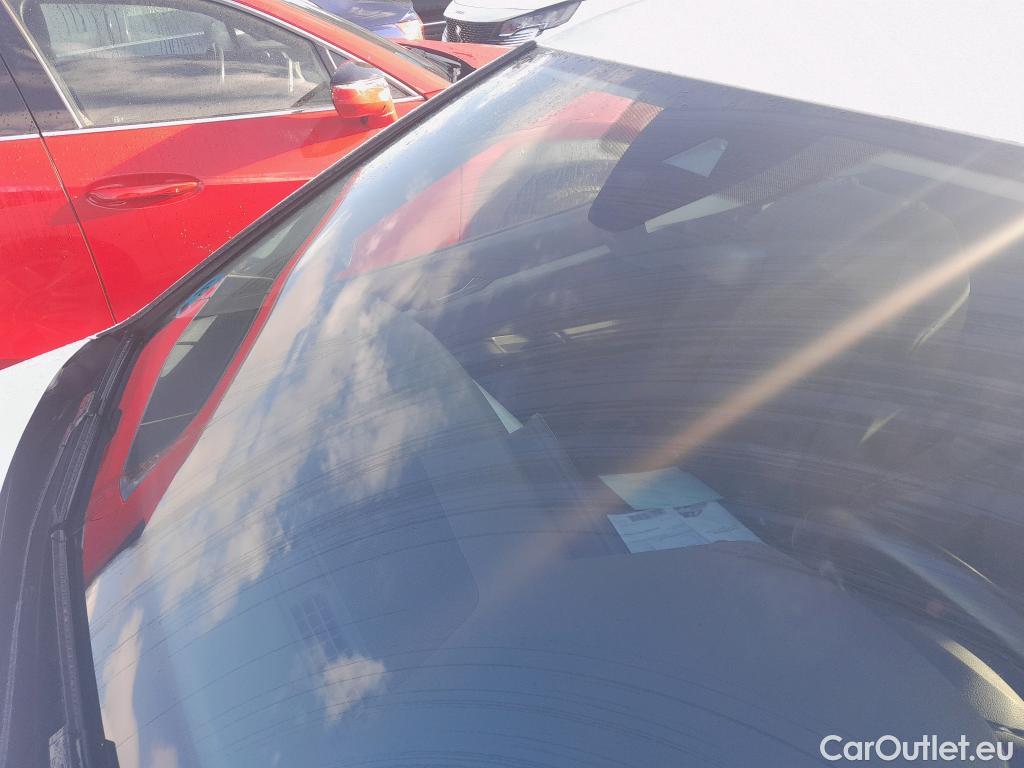  Volkswagen  Golf  VOLKSWAGEN / 2020 / 5P / berlina con portón 2.0 TDI 85kW (115CV) #13