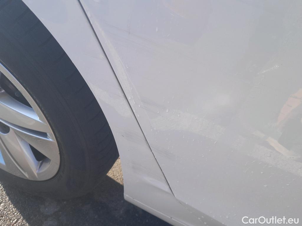  Volkswagen  Golf  VOLKSWAGEN / 2020 / 5P / berlina con portón 2.0 TDI 85kW (115CV) #23