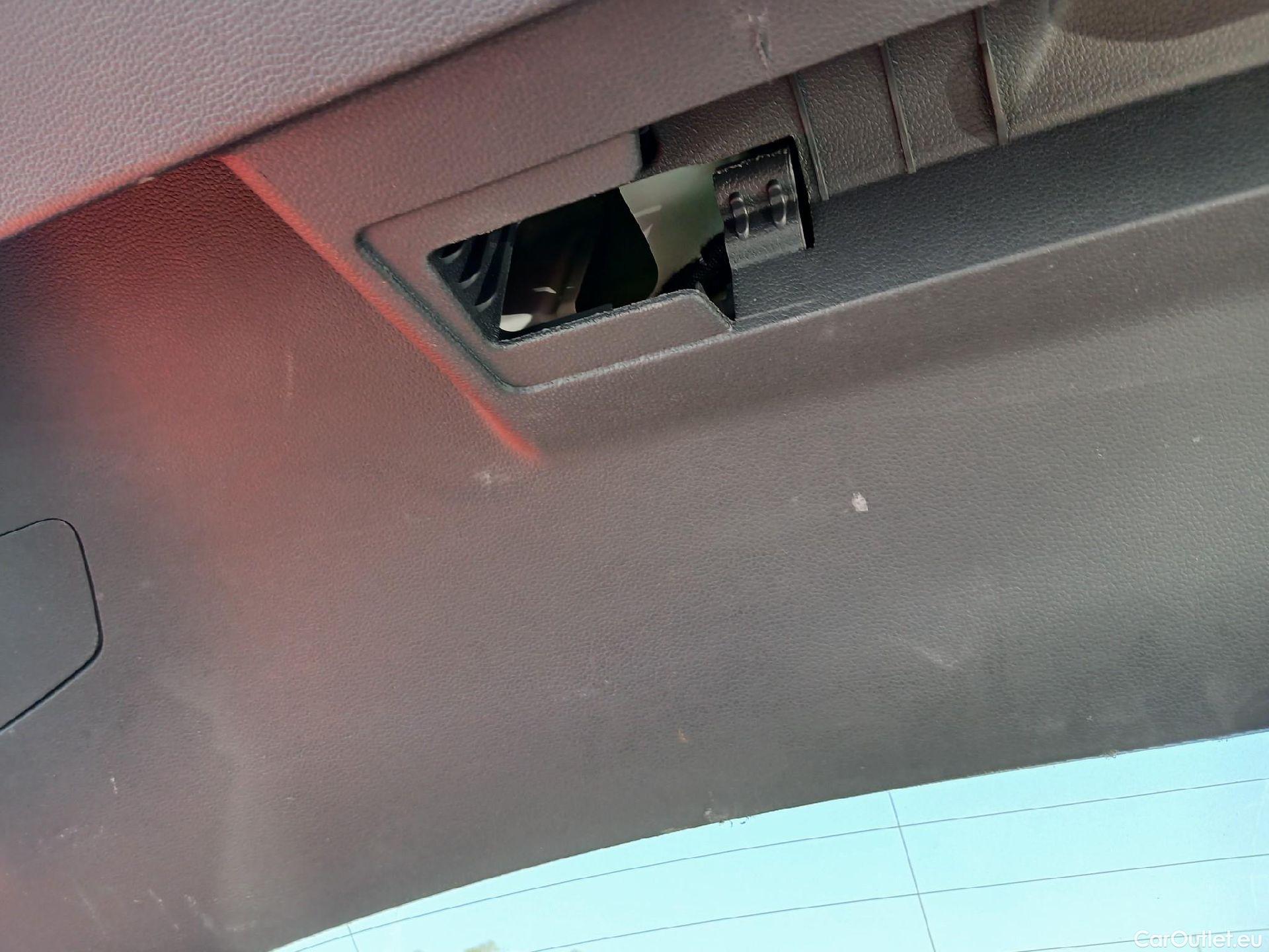  Volkswagen  Golf  VOLKSWAGEN / 2020 / 5P / berlina con portón Life 1.0 eTSI 81kW (110CV) DSG #4