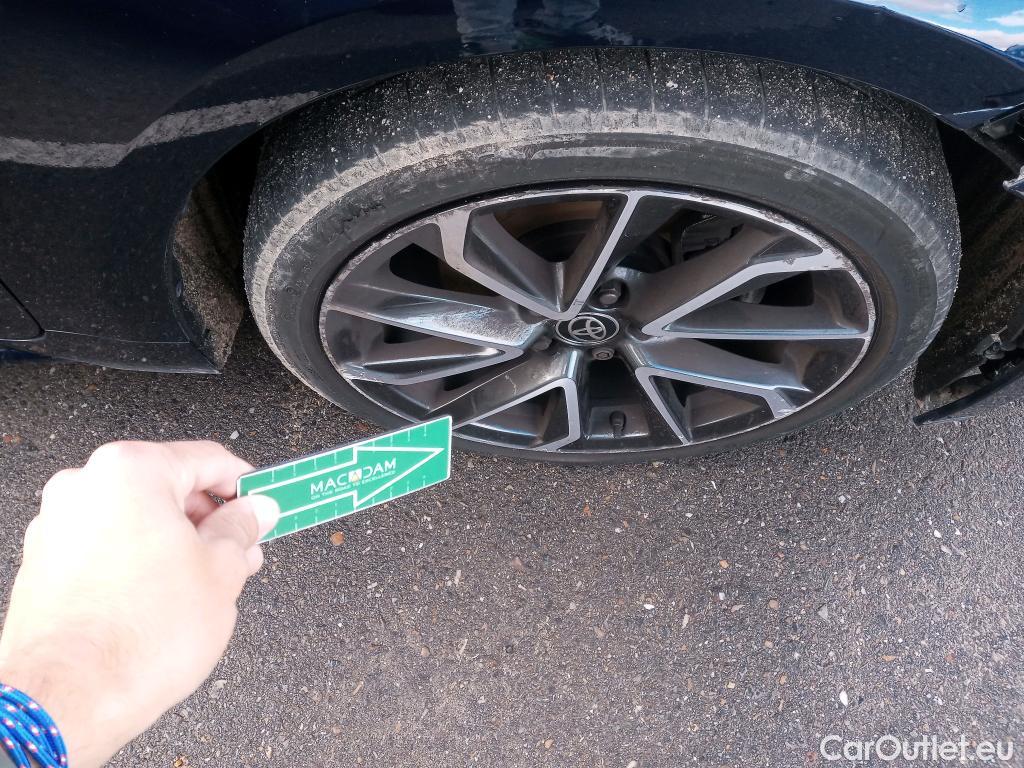  Toyota  Corolla TOYOTA  / 2019 / 5P / berlina con portón 2.0 180H ADVANCE E-CVT #18