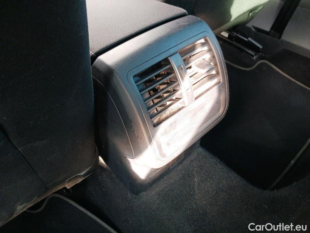  Volkswagen  Passat VOLKSWAGEN  / 2019 / 5P / familiar Variant Executive 2.0 TDI 110kW DSG #15