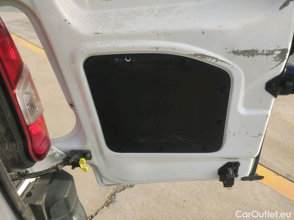  Peugeot  Partner PEUGEOT  / 2018 / 3P / furgón derivado de turismo Pro Standard 600kg BlueHDi 73kW #21