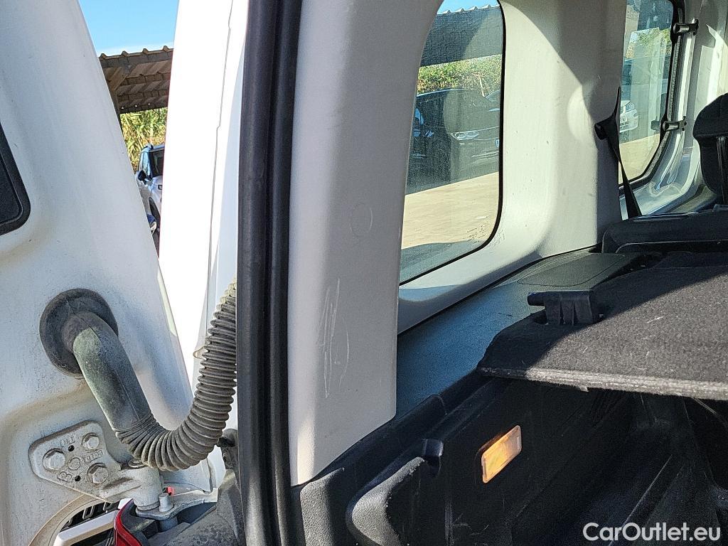  Citroen  Berlingo CITROEN  / 2018 / 4P / combi Talla M BlueHDi 100 S&S LIVE (AC) #21