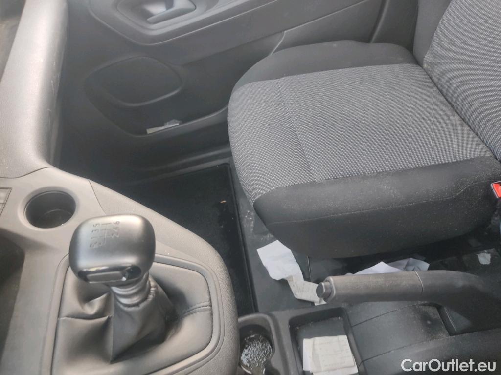  Peugeot  Partner PEUGEOT  / 2018 / 3P / furgón derivado de turismo Pro Standard 600kg BlueHDi 73kW #36