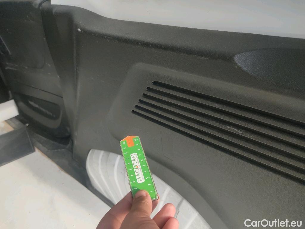  Peugeot  Partner PEUGEOT  / 2018 / 3P / furgón derivado de turismo Pro Standard 600kg BlueHDi 73kW #26