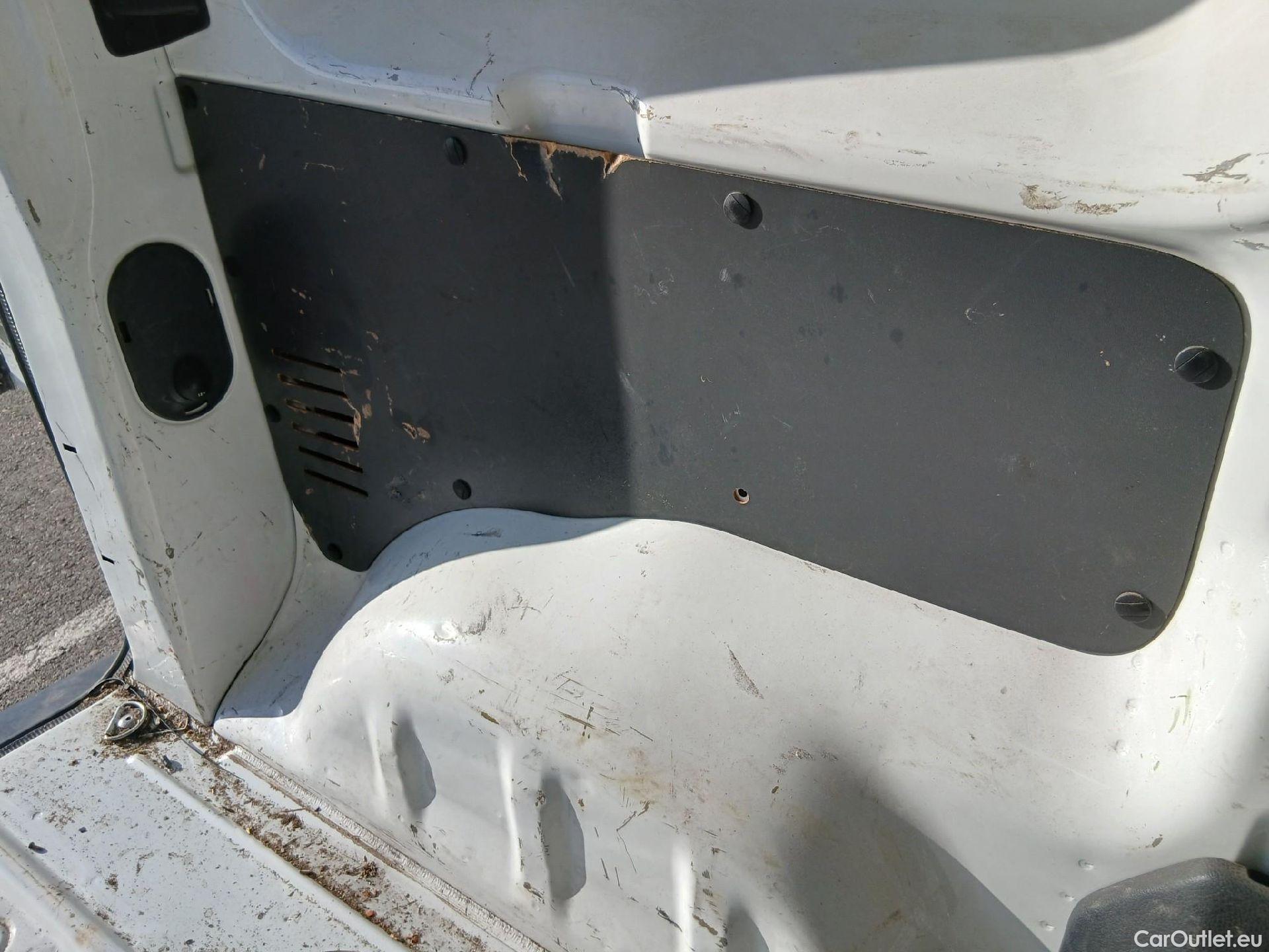  Peugeot  Expert PEUGEOT  / 2016 / 4P / furgón Furgón Premium 2.0 BlueHDi 120 Standard #32