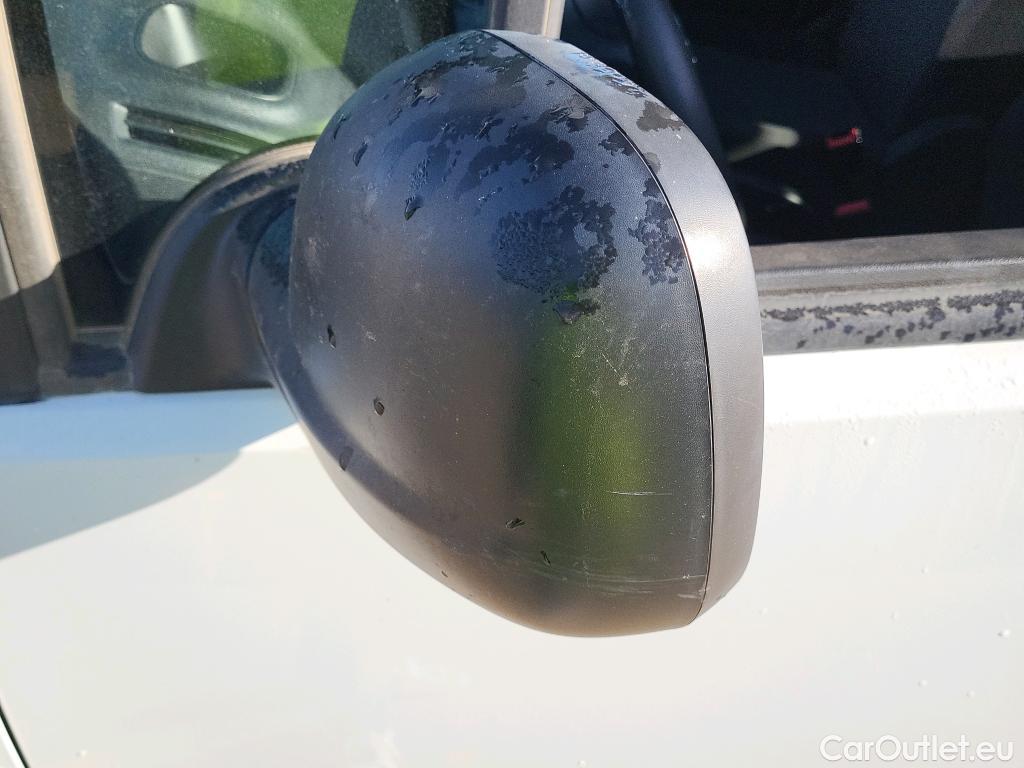  Citroen  Berlingo CITROEN  / 2018 / 4P / combi Talla M BlueHDi 100 S&S LIVE (AC) #37