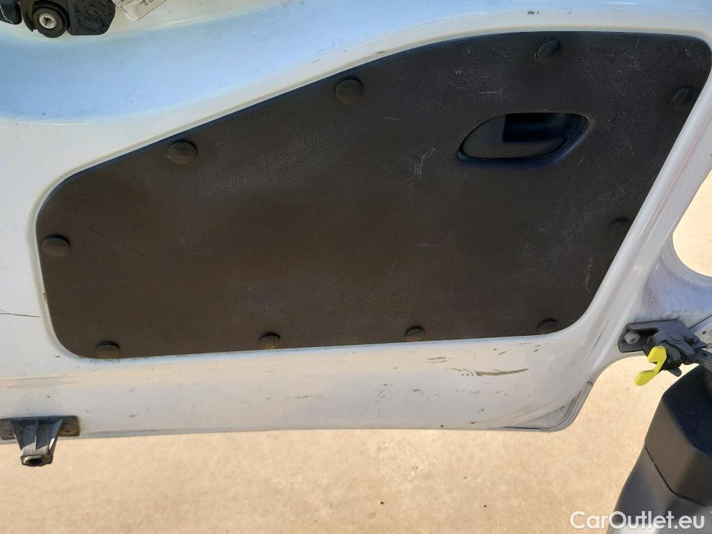  Citroen  Berlingo CITROEN  / 2018 / 4P / combi Talla M BlueHDi 100 S&S LIVE (AC) #5