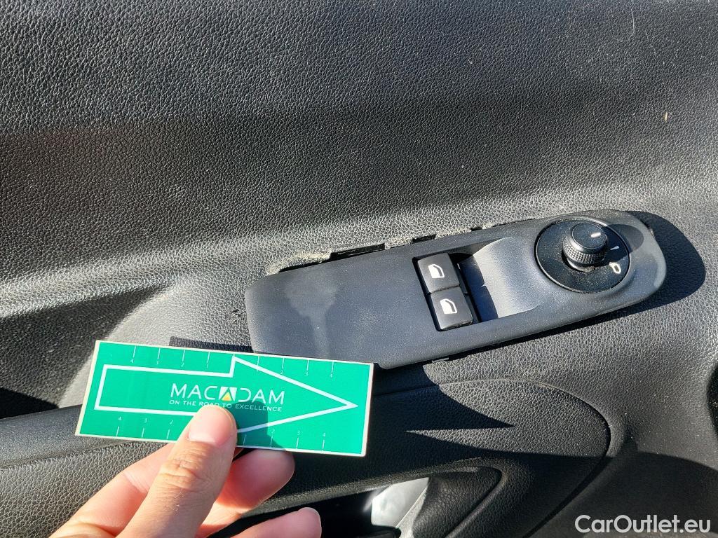  Citroen  Berlingo CITROEN  / 2018 / 4P / combi Talla M BlueHDi 100 S&S LIVE (AC) #28