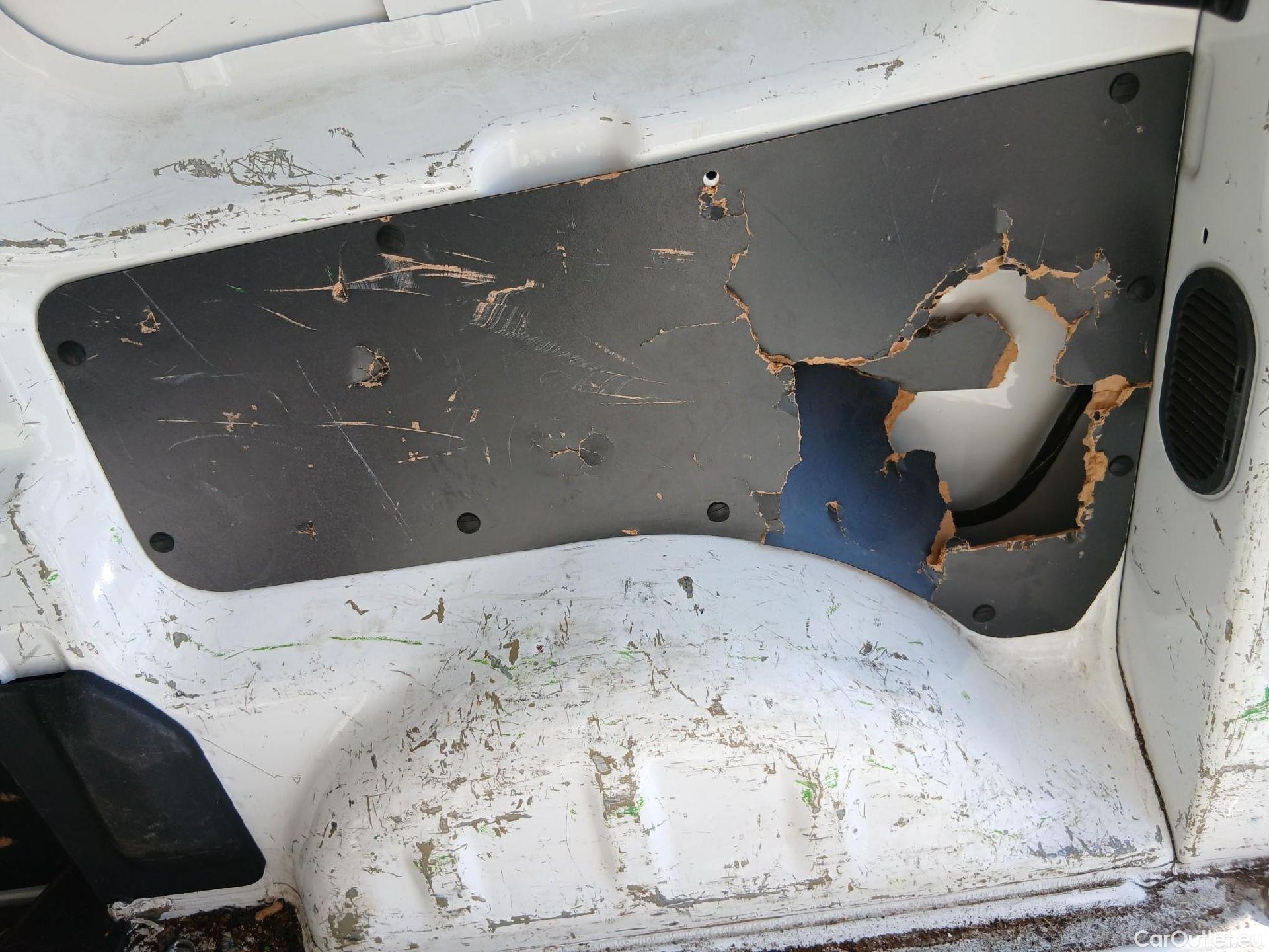  Peugeot  Expert PEUGEOT  / 2016 / 4P / furgón Furgón Premium 2.0 BlueHDi 120 Standard #36