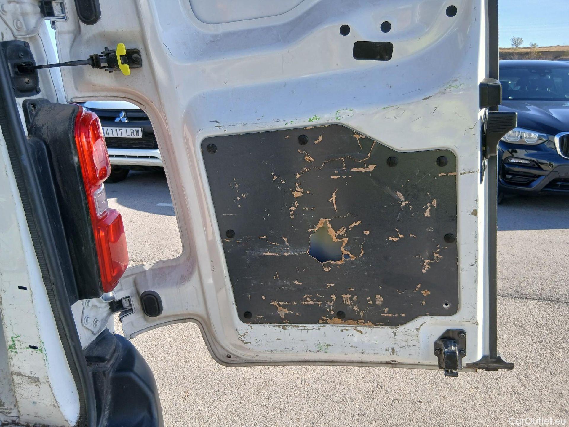  Peugeot  Expert PEUGEOT  / 2016 / 4P / furgón Furgón Premium 2.0 BlueHDi 120 Standard #17