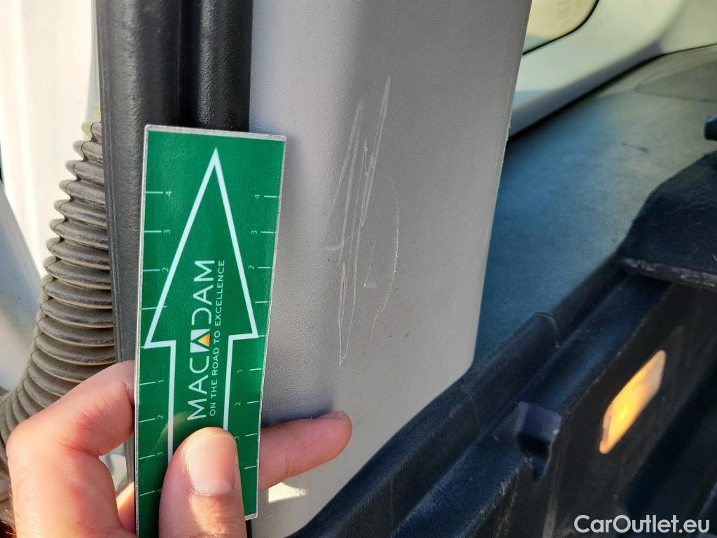  Citroen  Berlingo CITROEN  / 2018 / 4P / combi Talla M BlueHDi 100 S&S LIVE (AC) #22