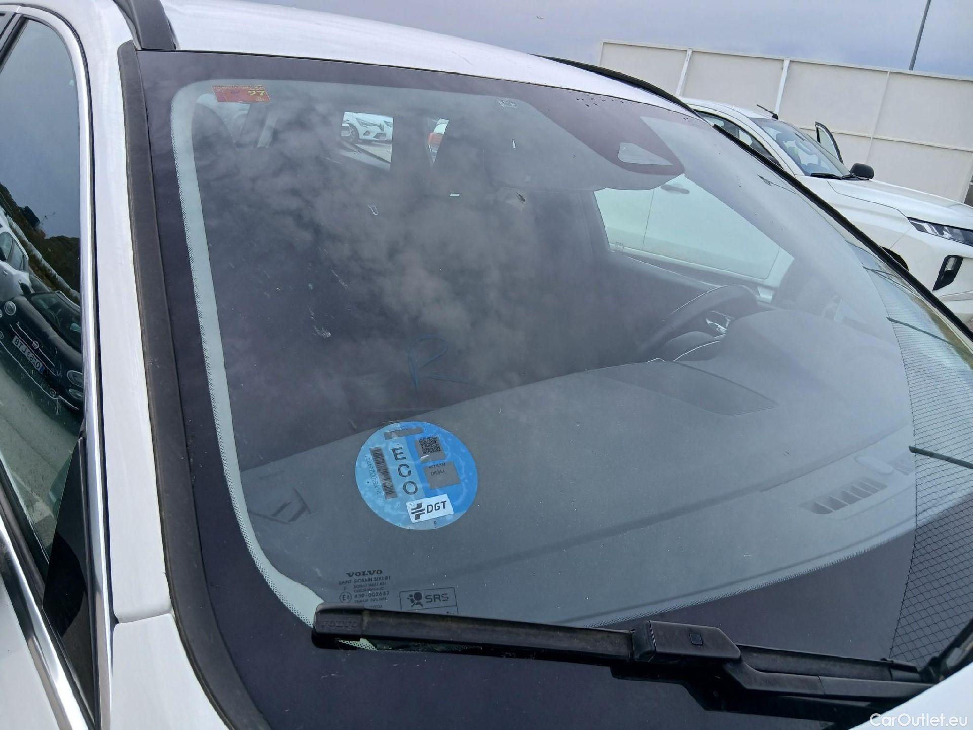  Volvo  XC60 VOLVO  / 2017 / 5P / todoterreno 2.0 B4 D Momentum Pro Auto #30