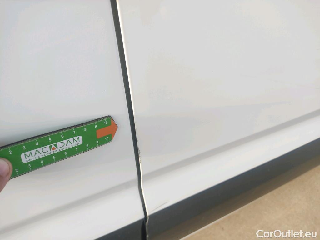  Peugeot  Partner PEUGEOT  / 2018 / 3P / furgón derivado de turismo Pro Standard 600kg BlueHDi 73kW #9