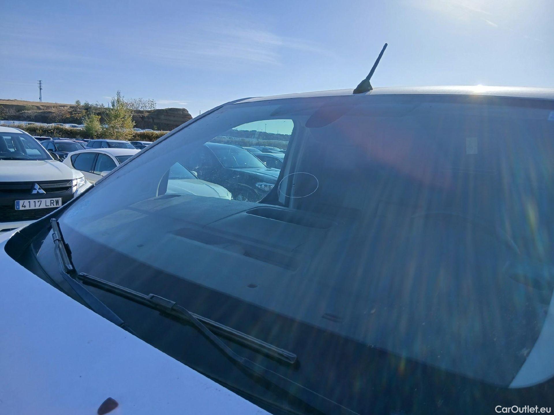  Peugeot  Expert PEUGEOT  / 2016 / 4P / furgón Furgón Premium 2.0 BlueHDi 120 Standard #51