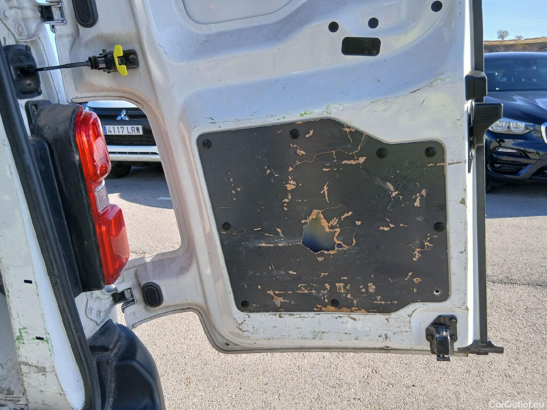  Peugeot  Expert PEUGEOT  / 2016 / 4P / furgón Furgón Premium 2.0 BlueHDi 120 Standard #19