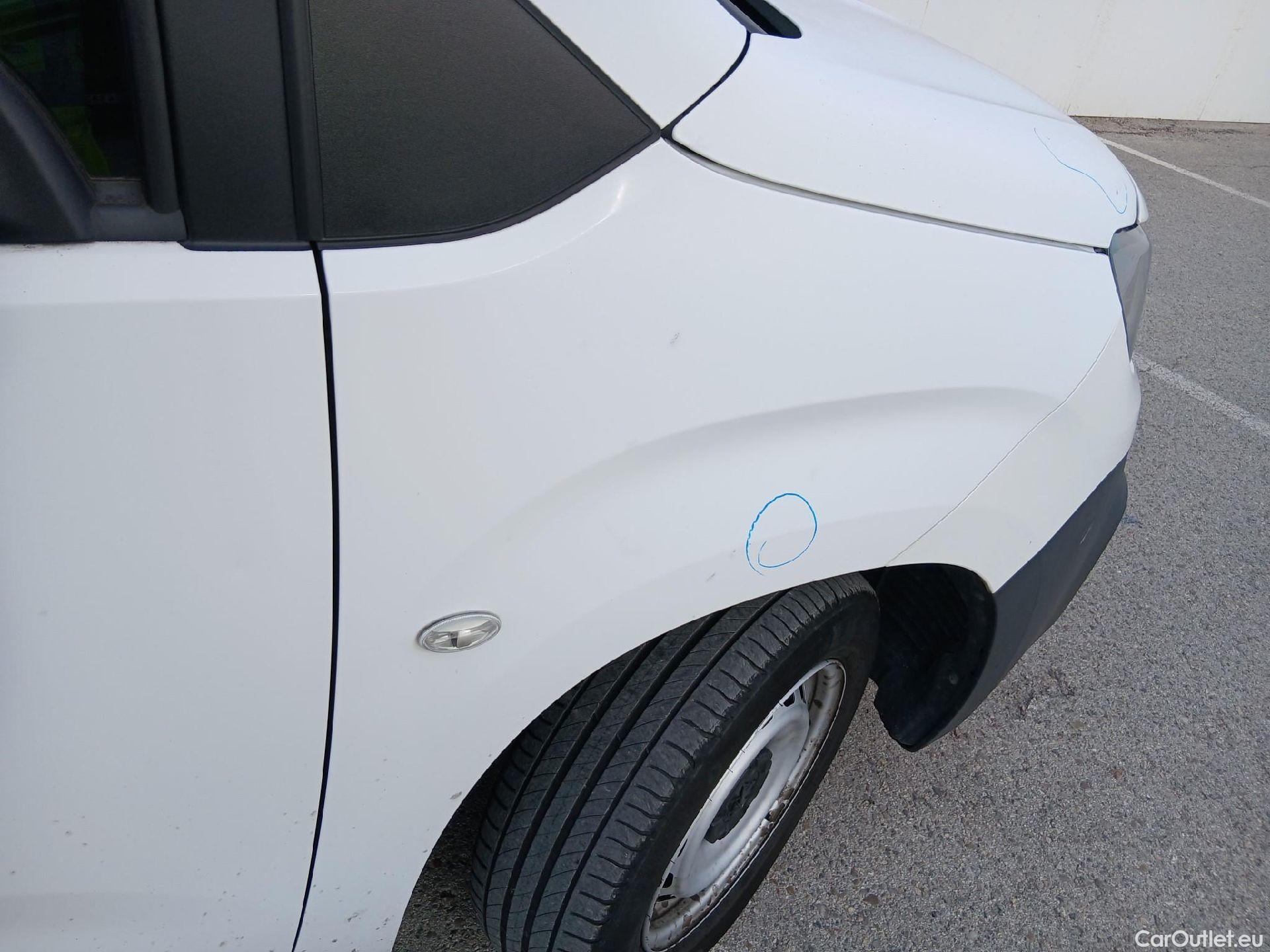  Peugeot  Partner PEUGEOT  / 2018 / 3P / furgón derivado de turismo Pro Standard 600kg BlueHDi 73kW #23