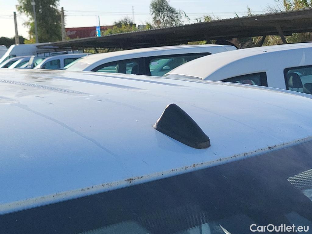  Citroen  Berlingo CITROEN  / 2018 / 4P / combi Talla M BlueHDi 100 S&S LIVE (AC) #40