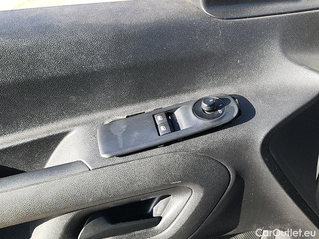  Citroen  Berlingo CITROEN  / 2018 / 4P / combi Talla M BlueHDi 100 S&S LIVE (AC) #27