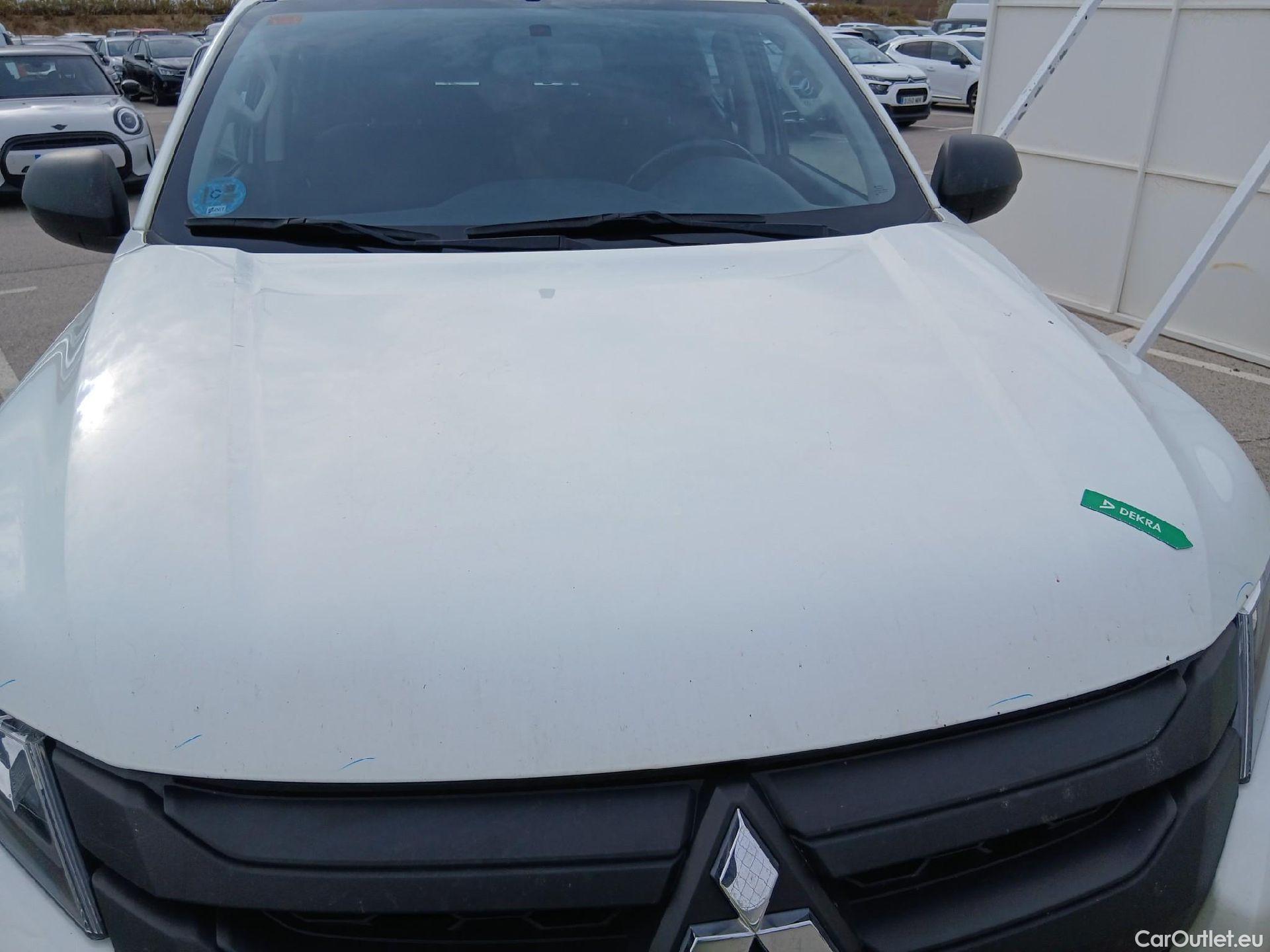  Mitsubishi  L200 MITSUBISHI  / 2019 / 4P / pickup doble cabina D/C 220 DI-D M-Pro #5