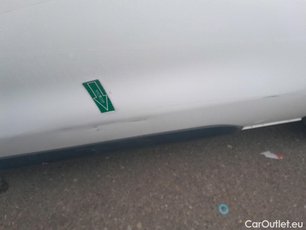  Opel  Vivaro OPEL  / 2019 / 4P / furgón 1.5 Diésel 88kW (120CV) M Std Express ISOTERMO + EQUIPO DE FRIO #2