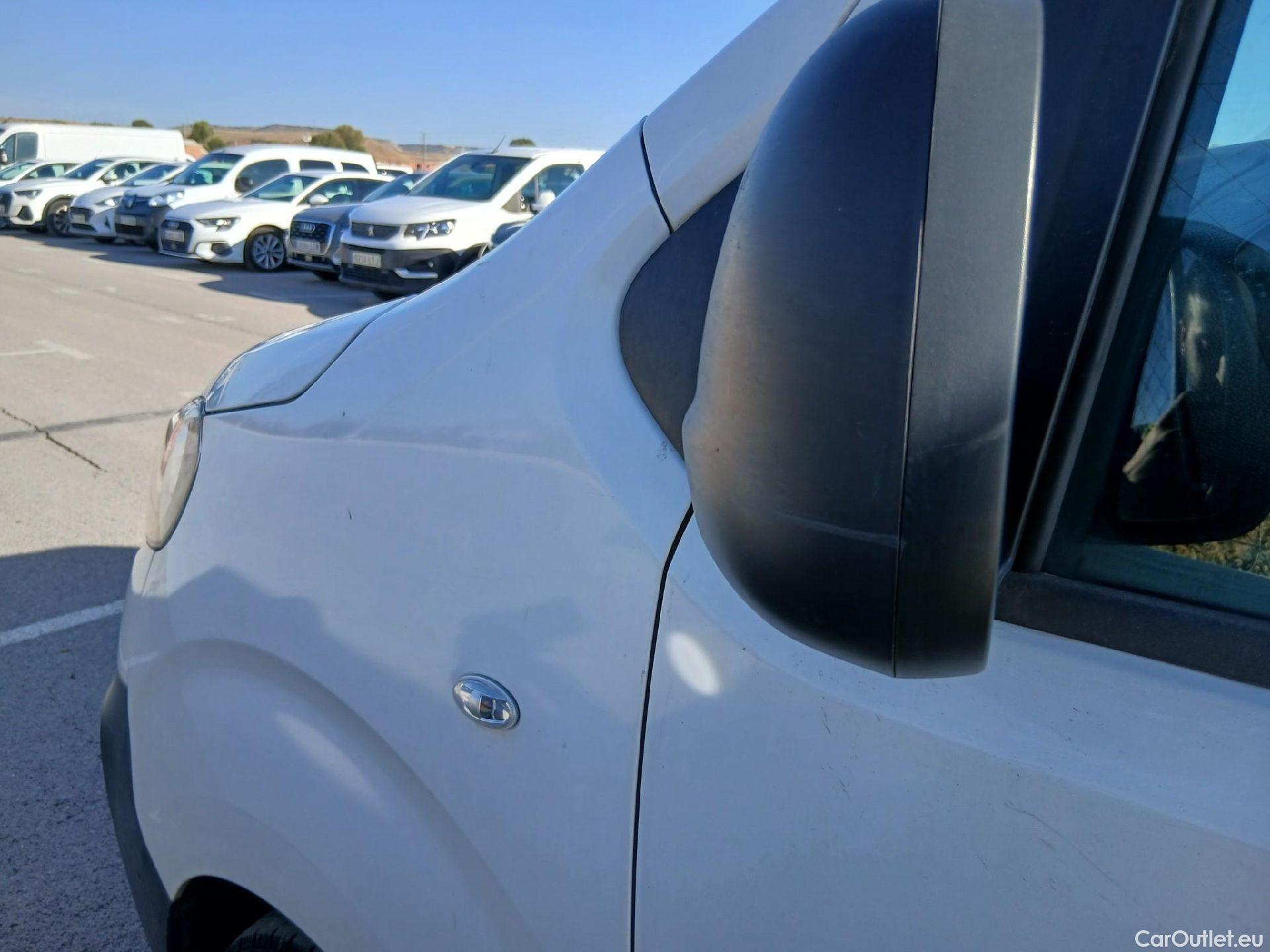  Peugeot  Expert PEUGEOT  / 2016 / 4P / furgón Furgón Premium 2.0 BlueHDi 120 Standard #55