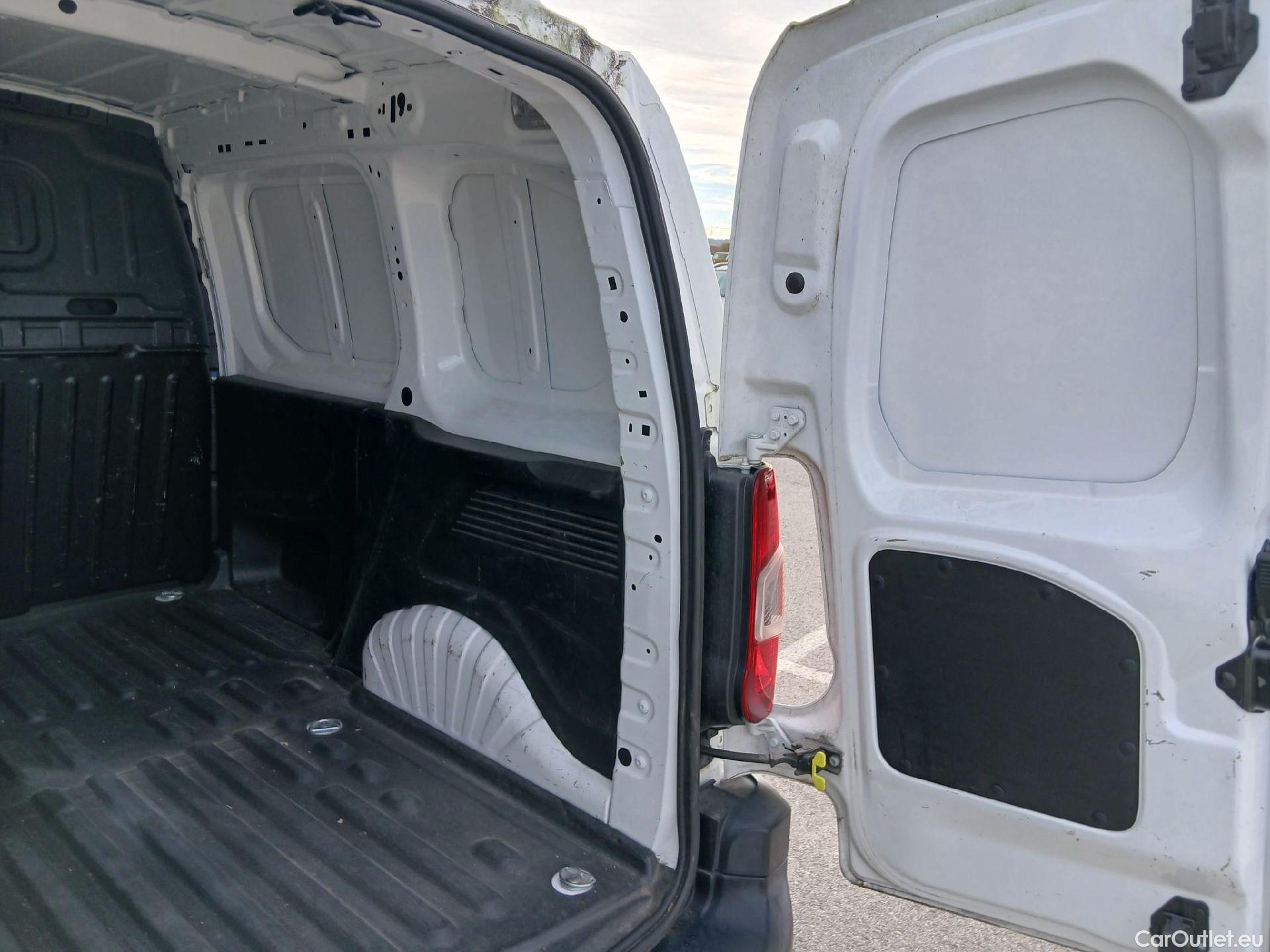  Peugeot  Partner PEUGEOT  / 2018 / 3P / furgón derivado de turismo Pro Standard 600kg BlueHDi 73kW #3