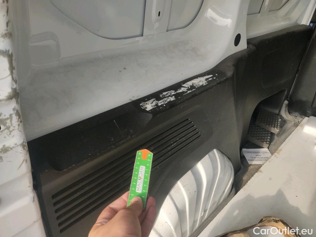  Peugeot  Partner PEUGEOT  / 2018 / 3P / furgón derivado de turismo Pro Standard 600kg BlueHDi 73kW #24