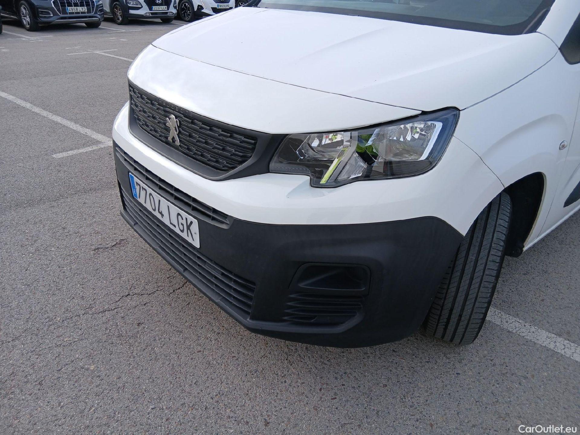  Peugeot  Partner PEUGEOT  / 2018 / 3P / furgón derivado de turismo Pro Standard 600kg BlueHDi 73kW #9