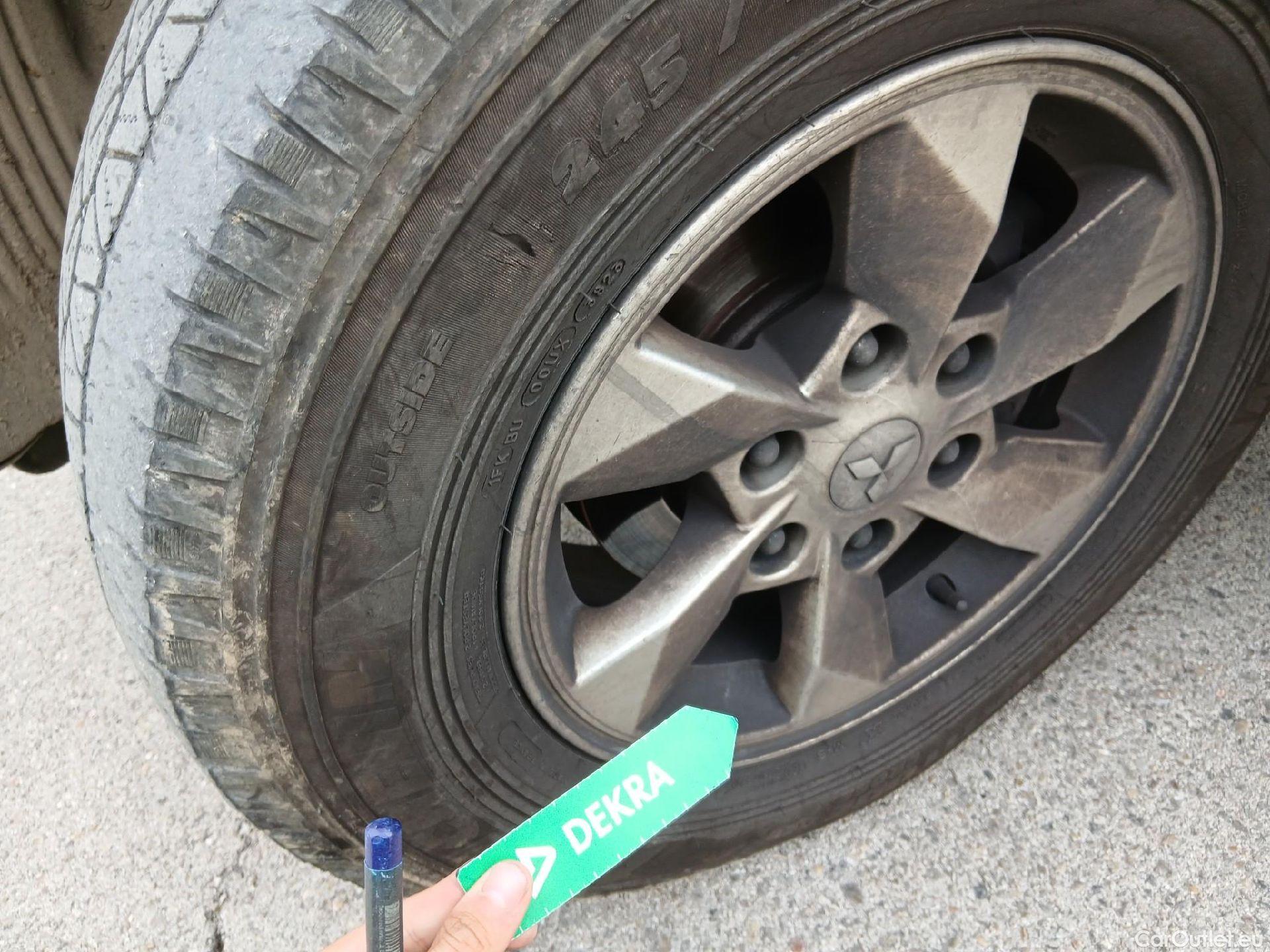  Mitsubishi  L200 MITSUBISHI  / 2019 / 4P / pickup doble cabina D/C 220 DI-D M-Pro #9