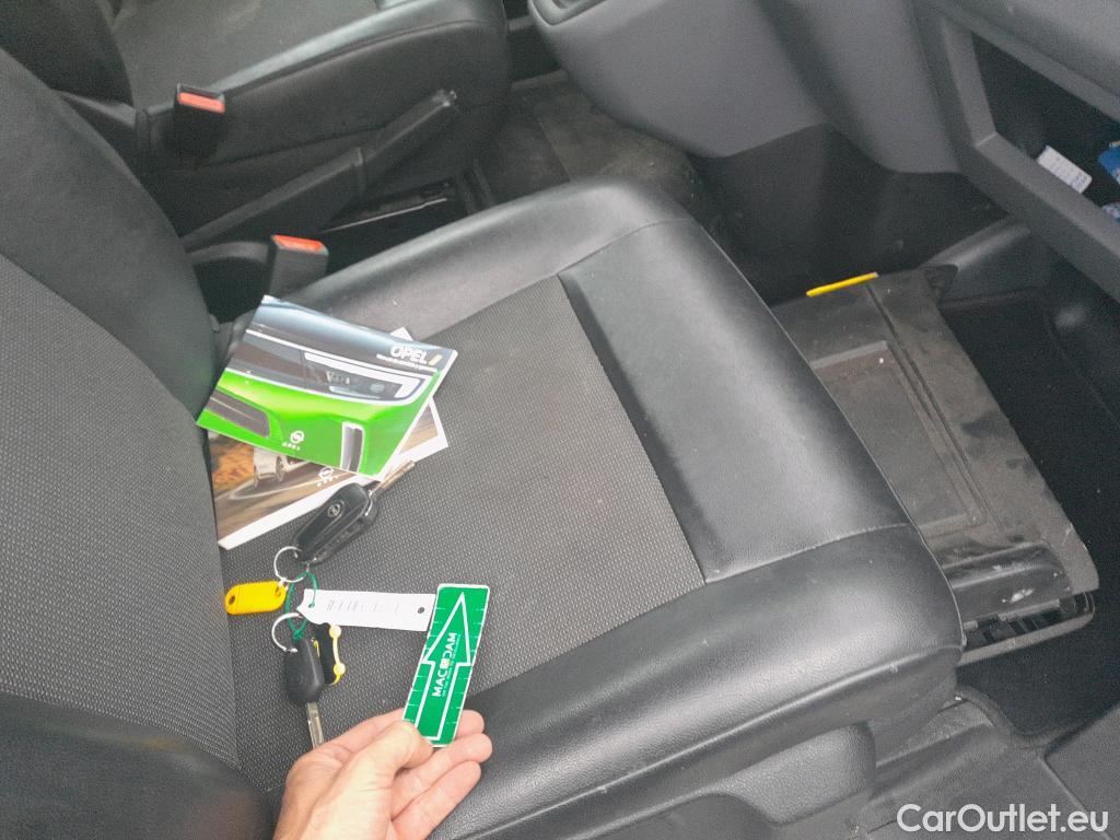  Opel  Vivaro OPEL  / 2019 / 4P / furgón 1.5 Diésel 88kW (120CV) M Std Express ISOTERMO + EQUIPO DE FRIO #27