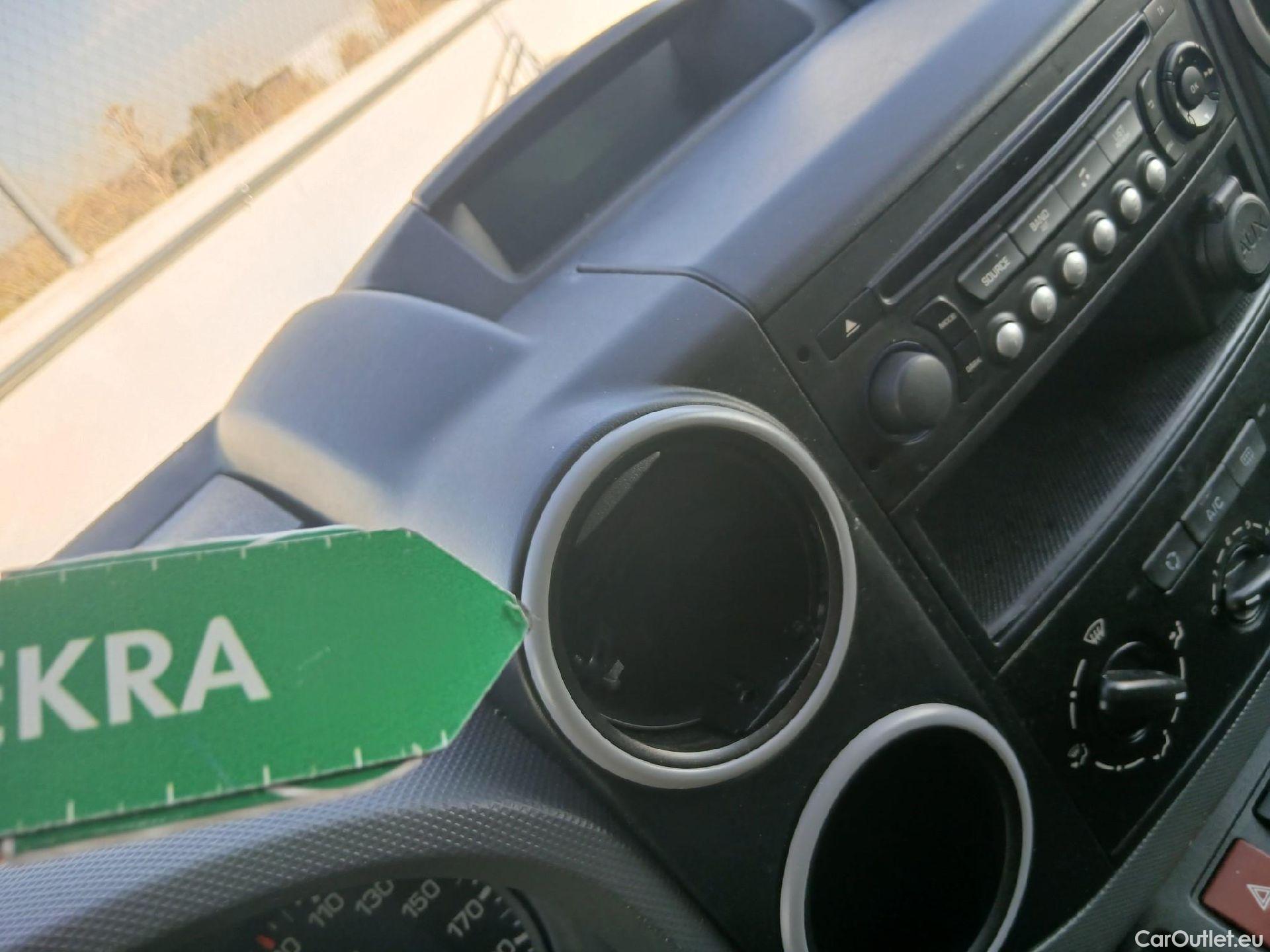  Peugeot  Partner PEUGEOT  / 2015 / 4P / combi TEPEE Access BlueHDi 1.6 HDi 73KW (100) #7