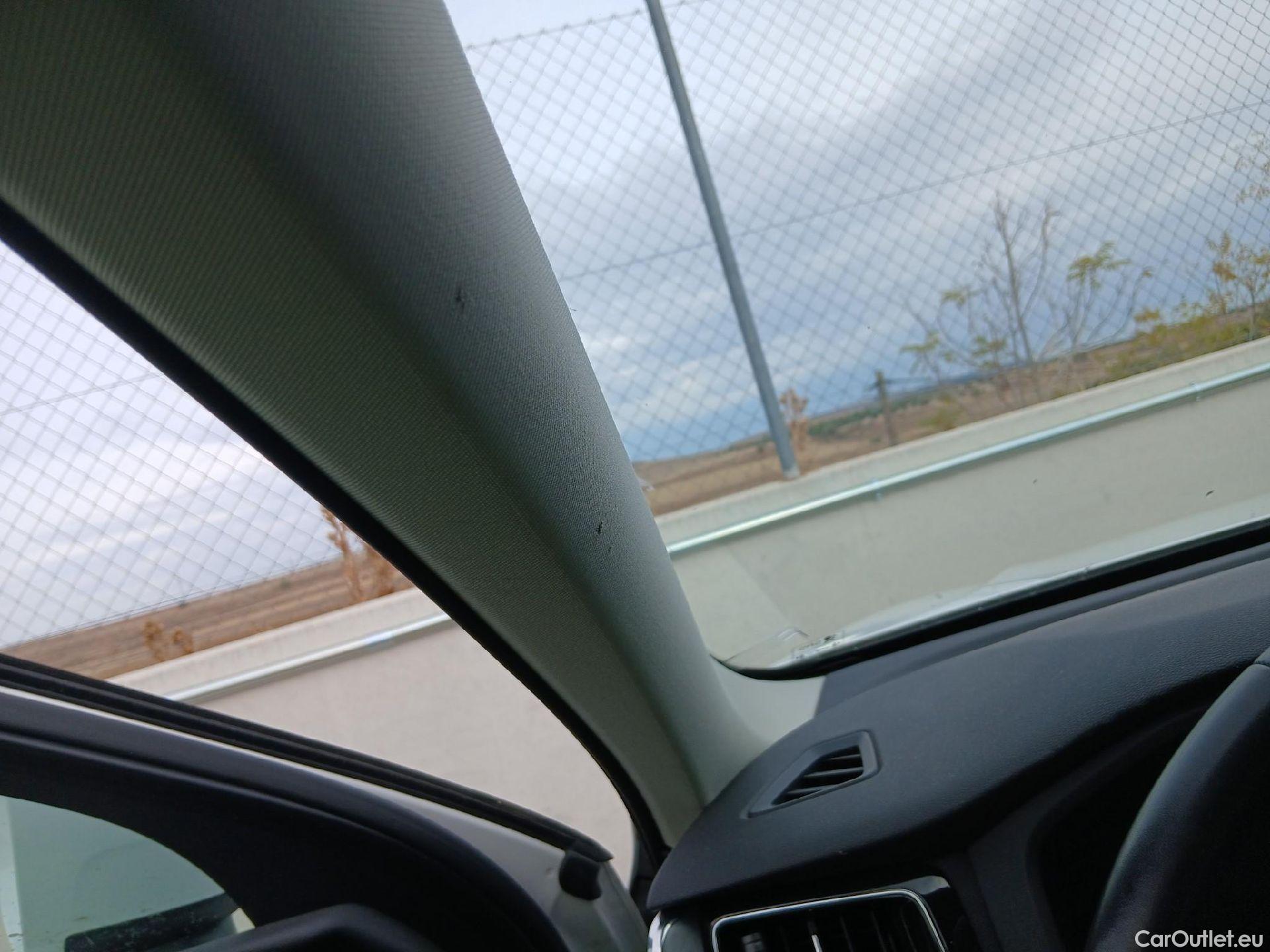  Volvo  XC60 VOLVO  / 2017 / 5P / todoterreno 2.0 B4 D Momentum Pro Auto #4