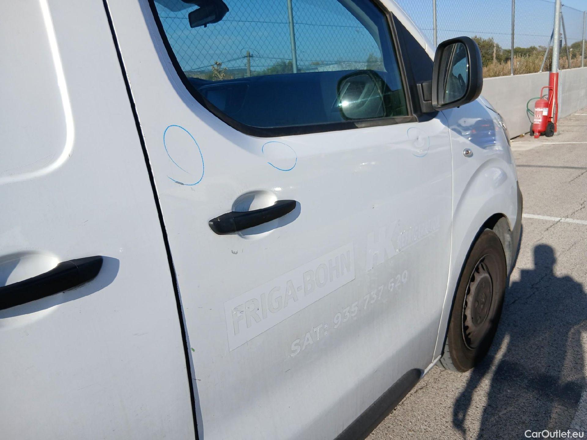  Peugeot  Expert PEUGEOT  / 2016 / 4P / furgón Furgón Premium 2.0 BlueHDi 120 Standard #46