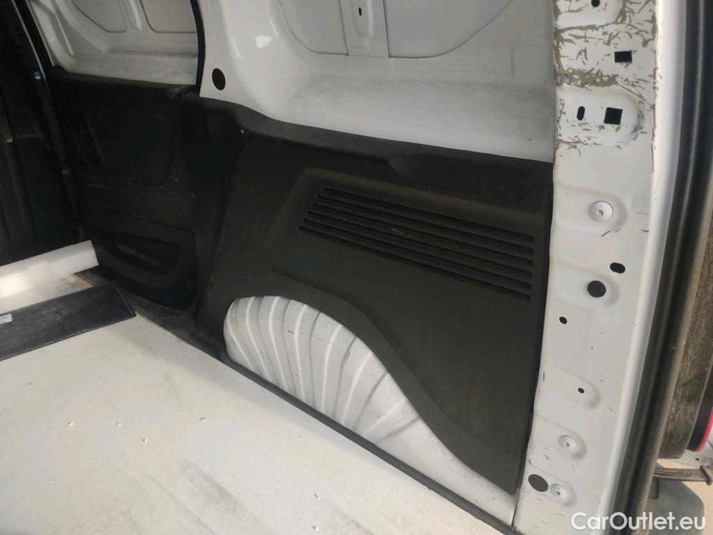  Peugeot  Partner PEUGEOT  / 2018 / 3P / furgón derivado de turismo Pro Standard 600kg BlueHDi 73kW #25