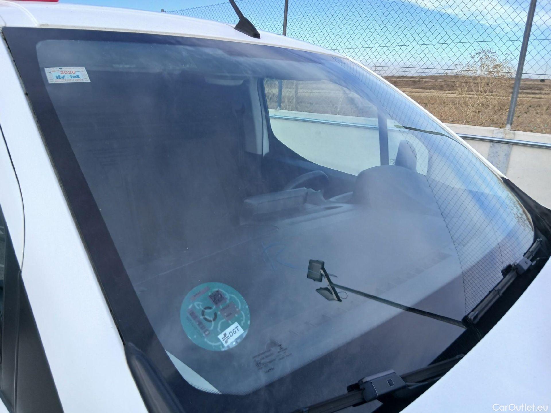  Peugeot  Partner PEUGEOT  / 2018 / 3P / furgón derivado de turismo Pro Standard 600kg BlueHDi 73kW #6