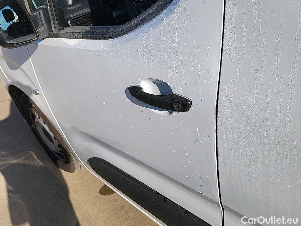  Citroen  Berlingo CITROEN  / 2018 / 4P / combi Talla M BlueHDi 100 S&S LIVE (AC) #11