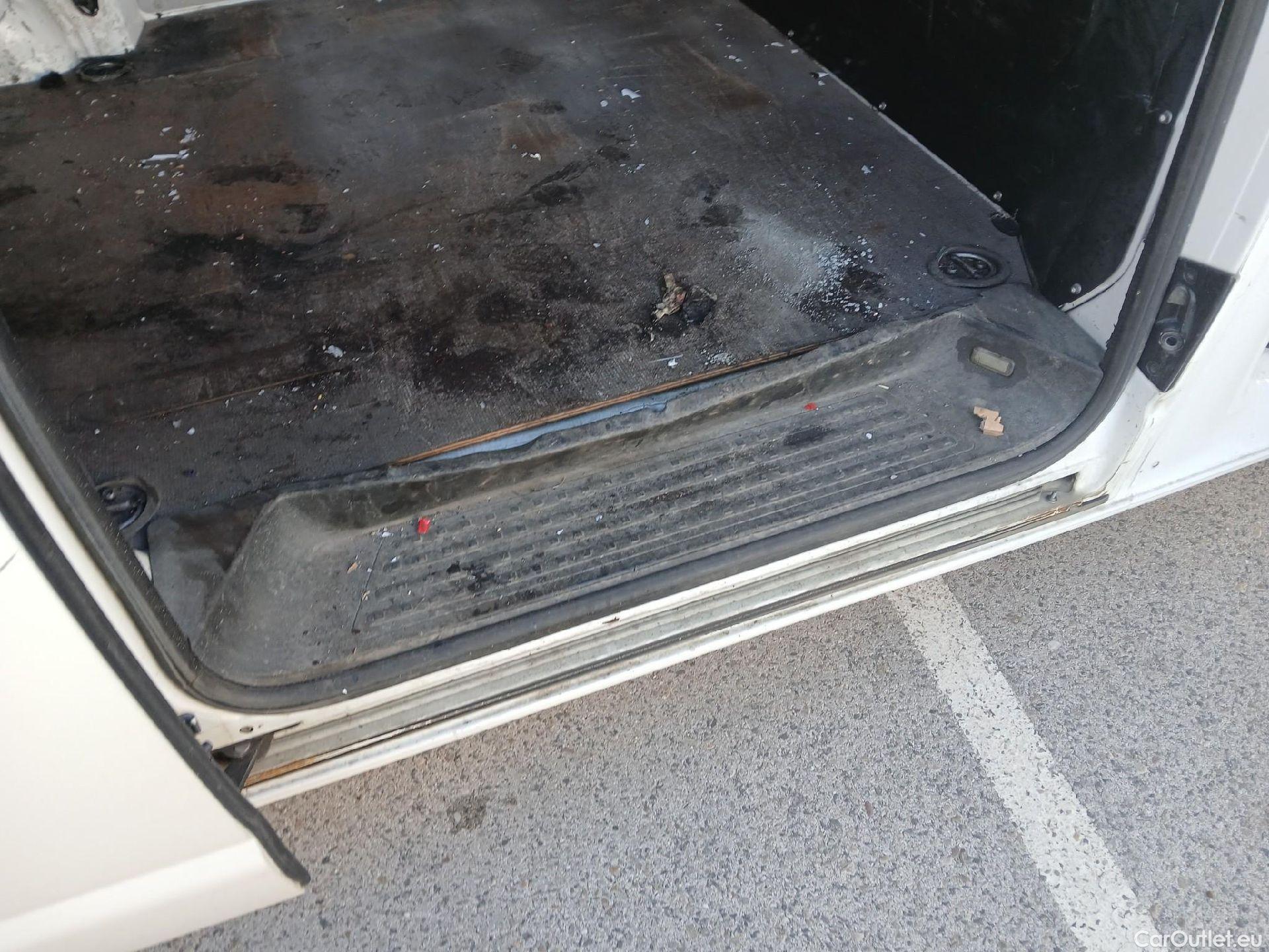  Volkswagen  Transporter VOLKSWAGEN  / 2015 / 4P / furgón Furgón Corto TN 2.0 TDI 110kW BMT 4Mot #19