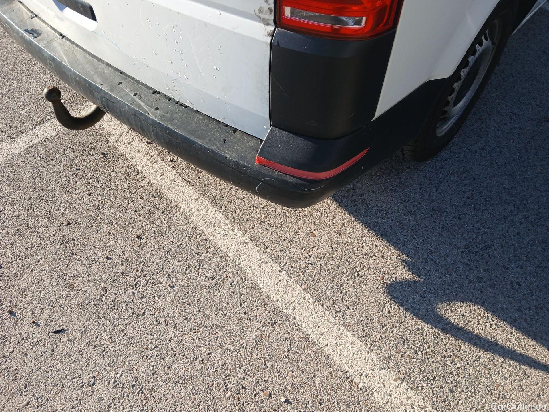  Volkswagen  Transporter VOLKSWAGEN  / 2015 / 4P / furgón Furgón Corto TN 2.0 TDI 110kW BMT 4Mot #50