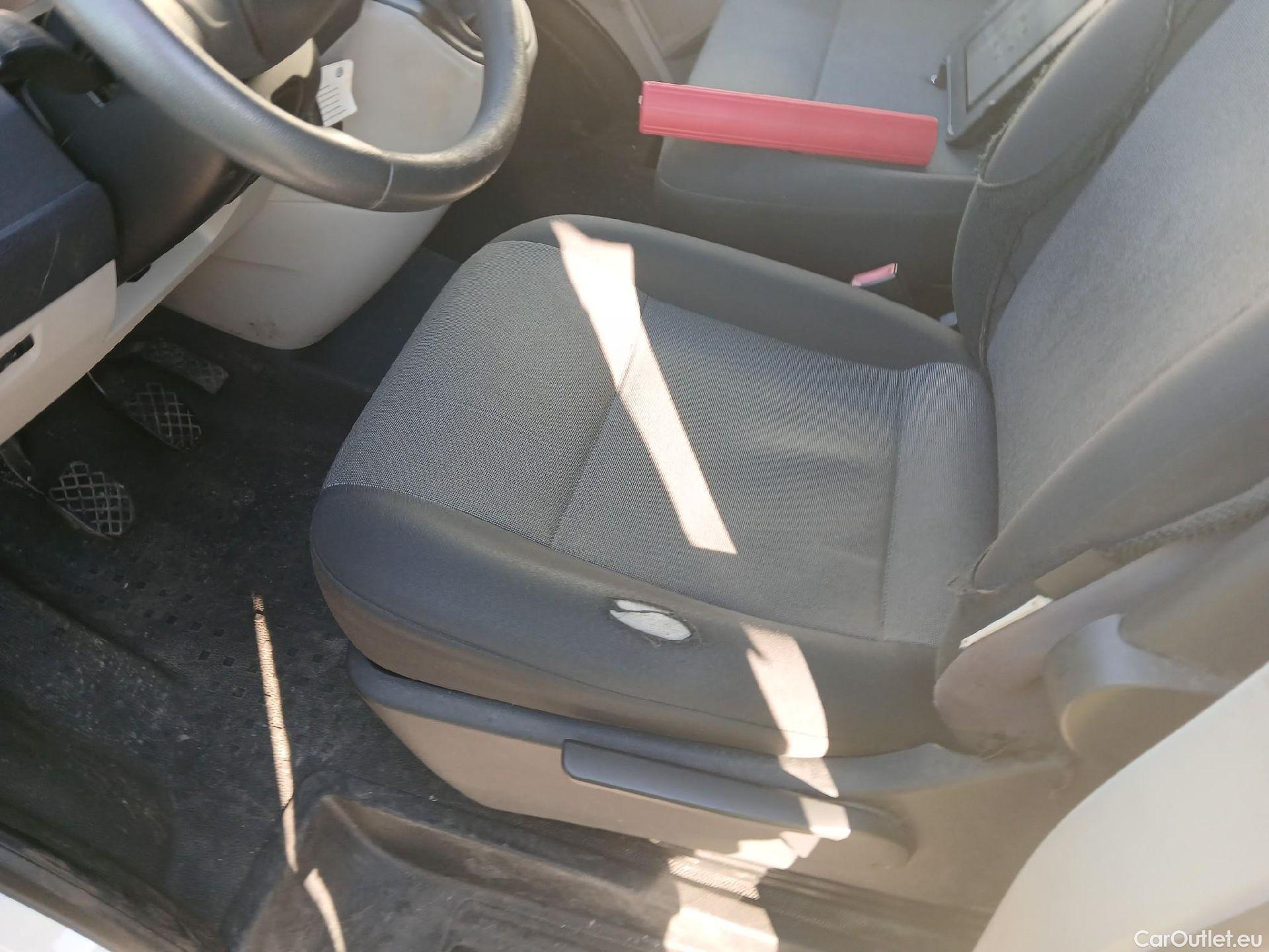  Volkswagen  Transporter VOLKSWAGEN  / 2015 / 4P / furgón Furgón Corto TN 2.0 TDI 110kW BMT 4Mot #6