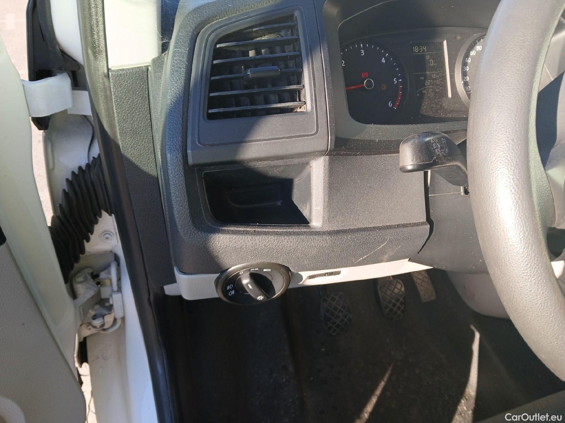  Volkswagen  Transporter VOLKSWAGEN  / 2015 / 4P / furgón Furgón Corto TN 2.0 TDI 110kW BMT 4Mot #13