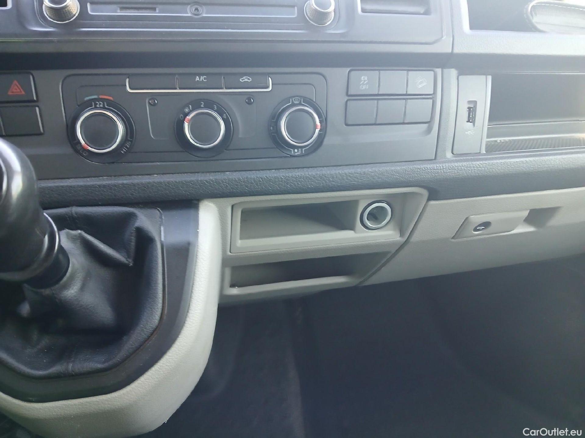  Volkswagen  Transporter VOLKSWAGEN  / 2015 / 4P / furgón Furgón Corto TN 2.0 TDI 110kW BMT 4Mot #3