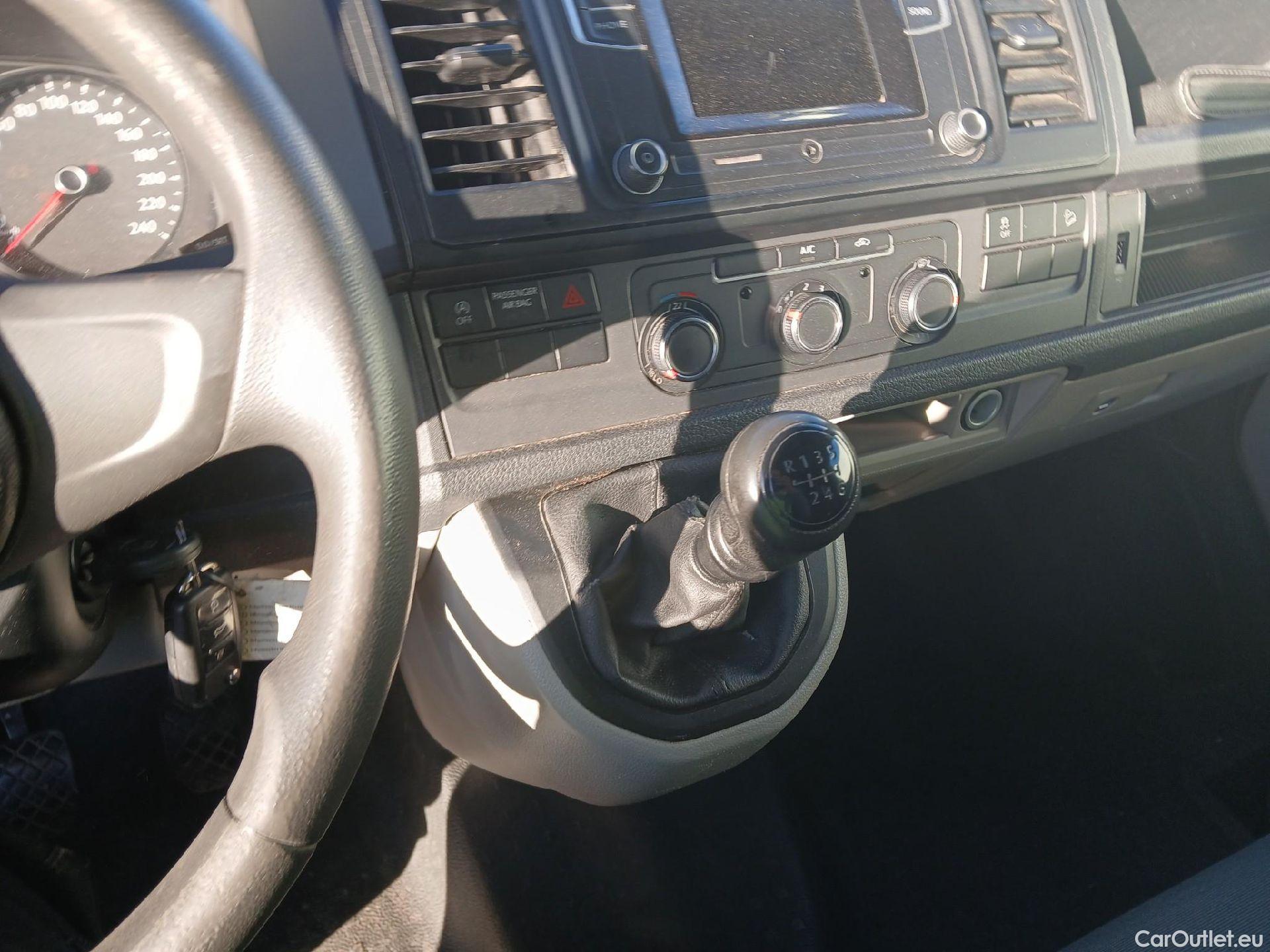  Volkswagen  Transporter VOLKSWAGEN  / 2015 / 4P / furgón Furgón Corto TN 2.0 TDI 110kW BMT 4Mot #10