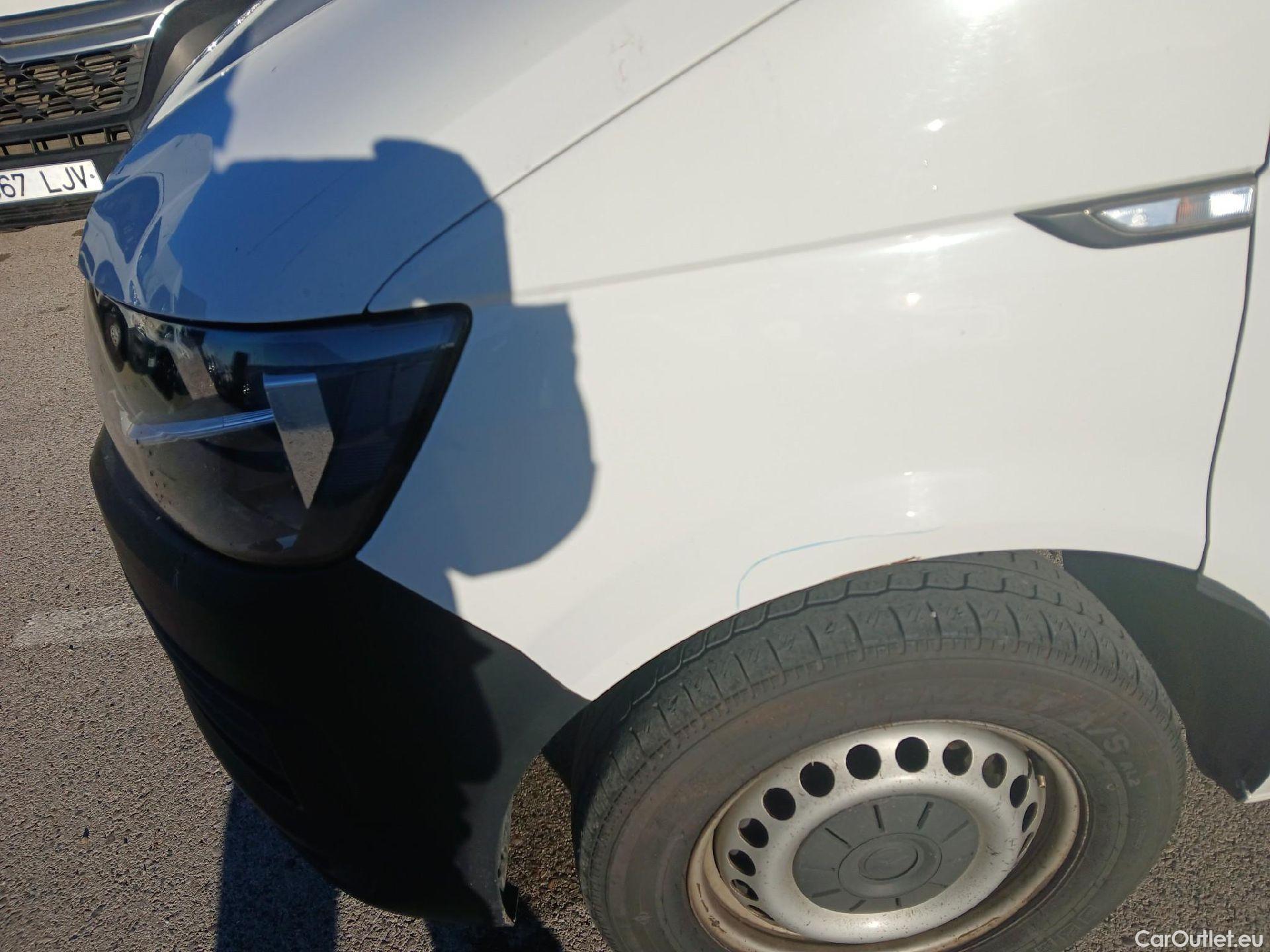  Volkswagen  Transporter VOLKSWAGEN  / 2015 / 4P / furgón Furgón Corto TN 2.0 TDI 110kW BMT 4Mot #39