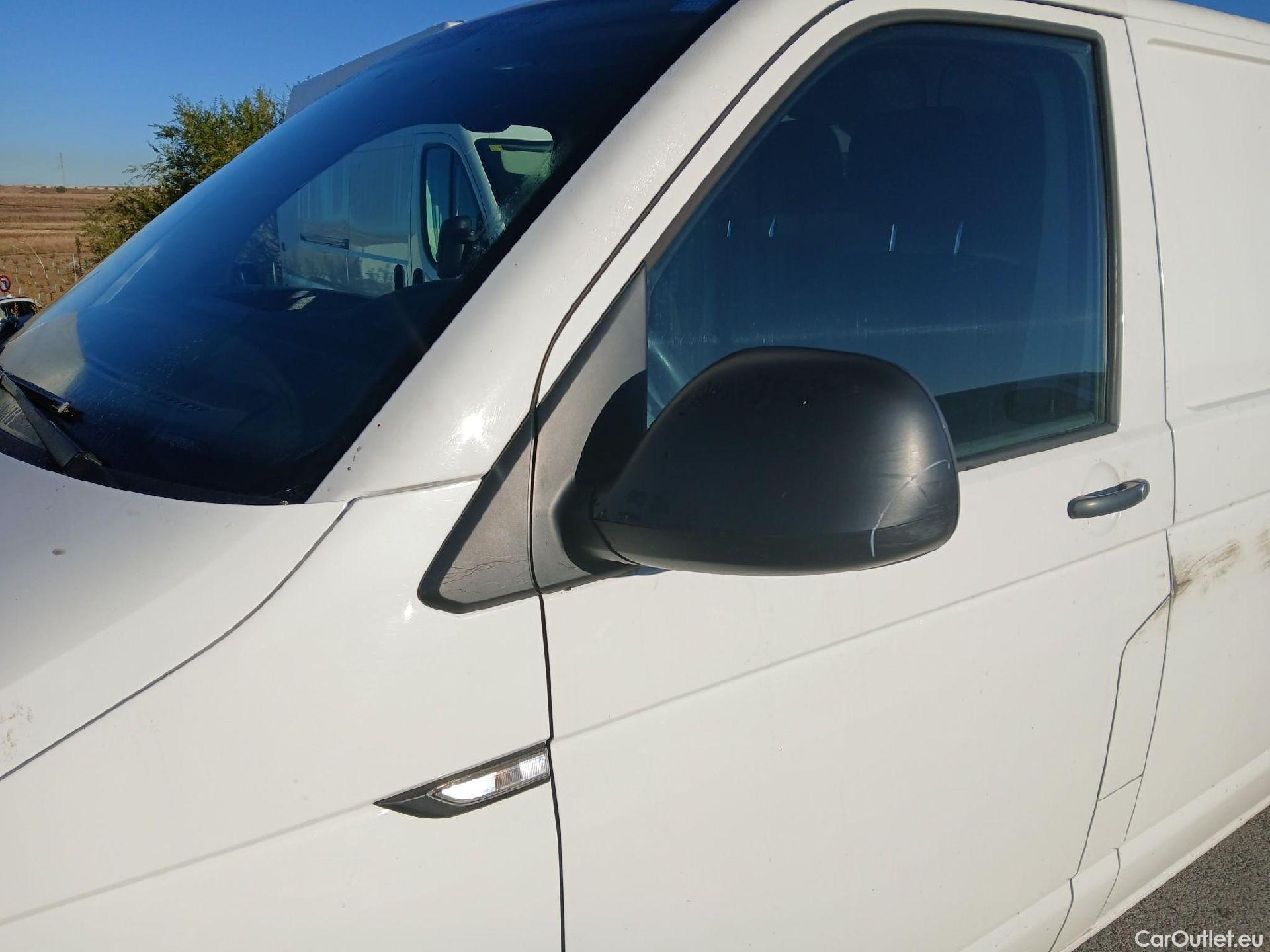  Volkswagen  Transporter VOLKSWAGEN  / 2015 / 4P / furgón Furgón Corto TN 2.0 TDI 110kW BMT 4Mot #37