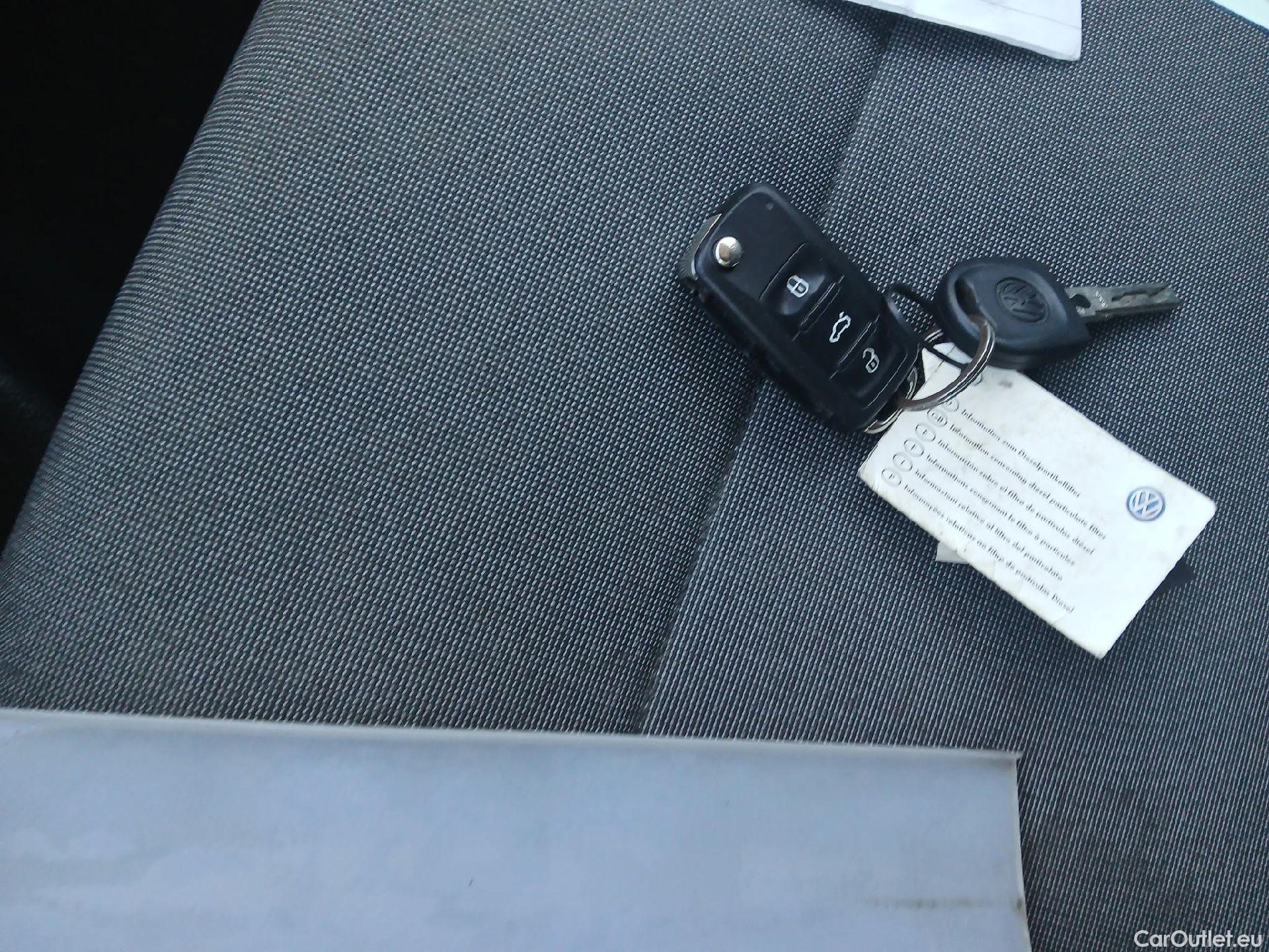  Volkswagen  Transporter VOLKSWAGEN  / 2015 / 4P / furgón Furgón Corto TN 2.0 TDI 110kW BMT 4Mot #2